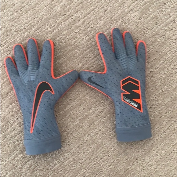 Nike mercurial goalkeeper gloves - Picture 1 of 2